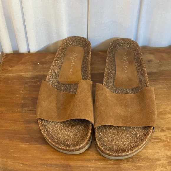 Matisse Brown Sandals with Suede Strap and Textured Footbed - Picture 2 of 6